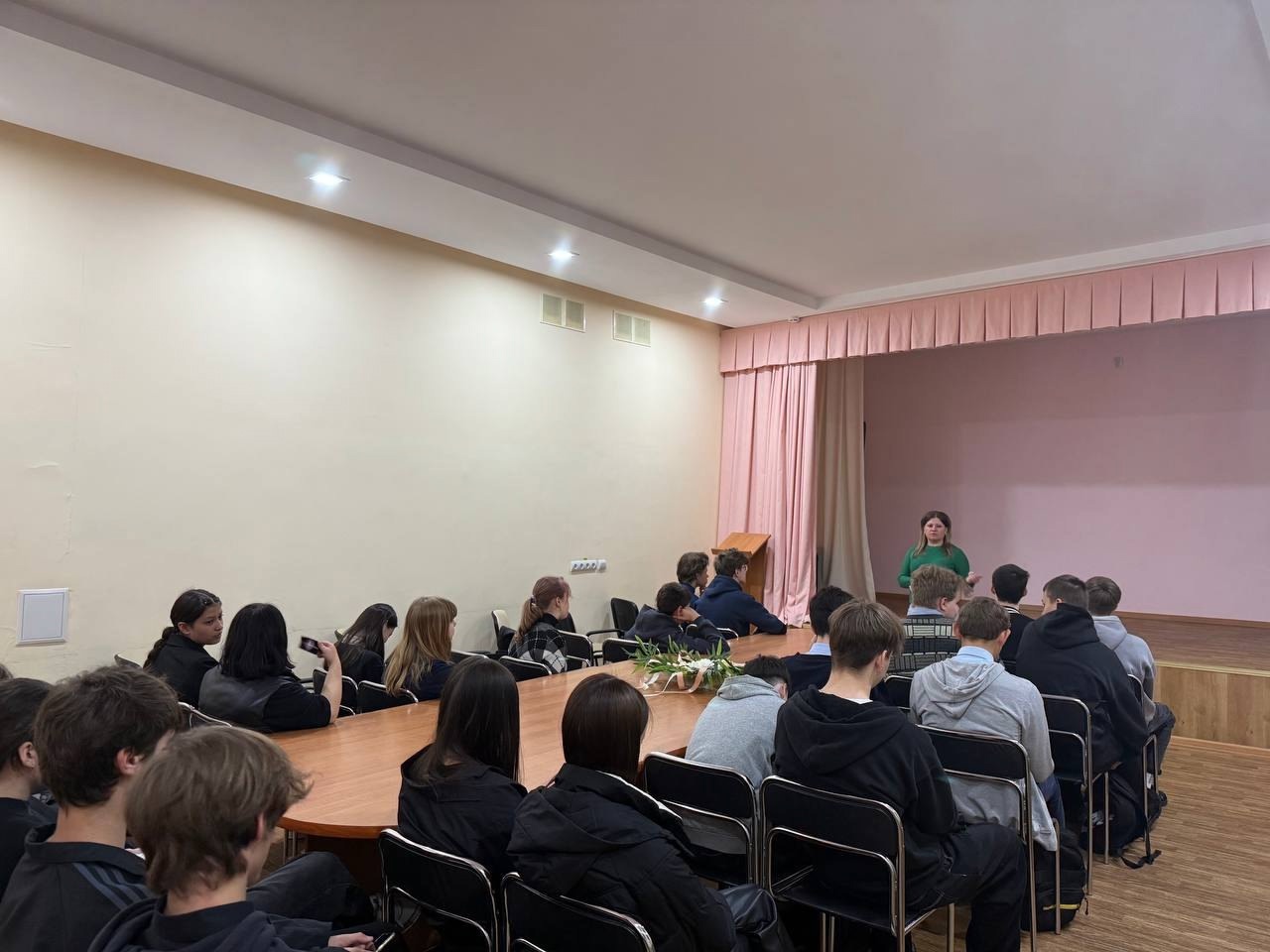 Для учеников 9Б и 9В классов прошел урок профориентации.