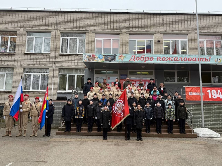 Торжественная церемония передачи знамени юнармейского отряда "Ратоборец".